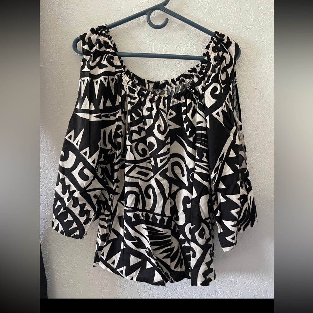 Hawaii tribal print top size large.